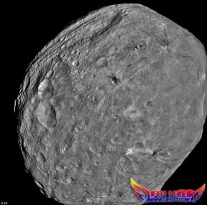 灶神星陨石坑特写照片