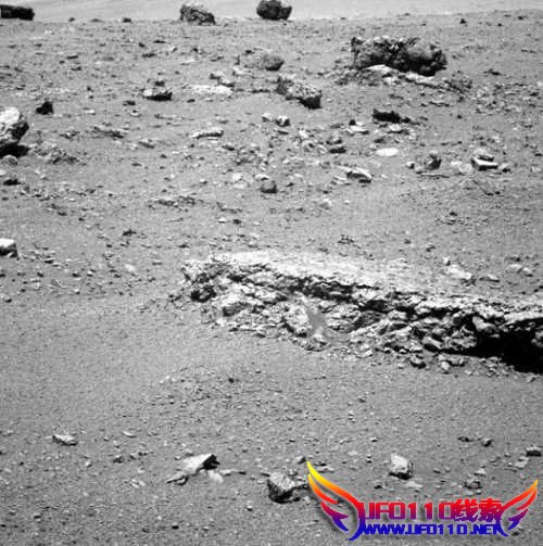 机遇号火星车拍摄“奋进”陨石坑并传回照片