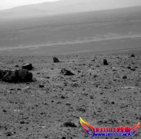 火星车拍摄“奋进”陨石坑并传回照片