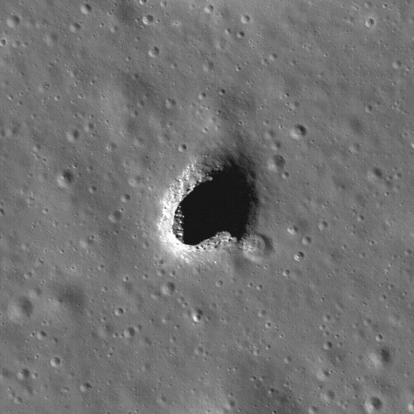 月球坑洞