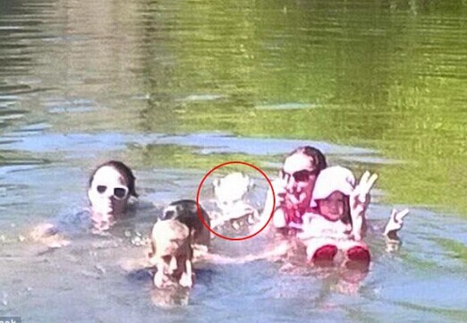 游泳照片中惊现百年前溺亡女孩