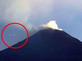 墨西哥火山口多次出现条状ufo