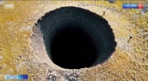 俄国北极圈突现50米神秘大洞