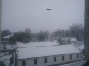 高中教师雪中遇见UFO